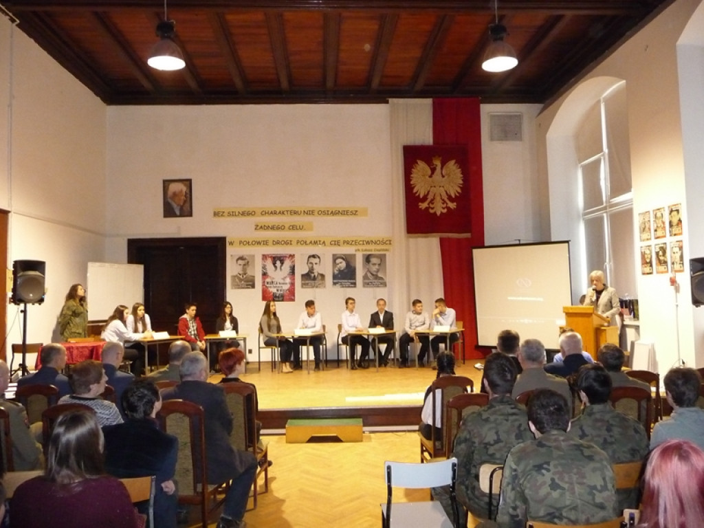 Młodzi patrioci w hołdzie Żołnierzom Wyklętym