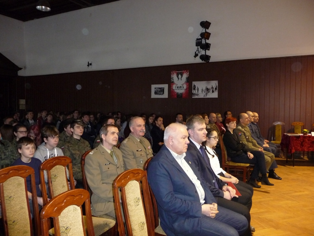 Młodzi patrioci w hołdzie Żołnierzom Wyklętym