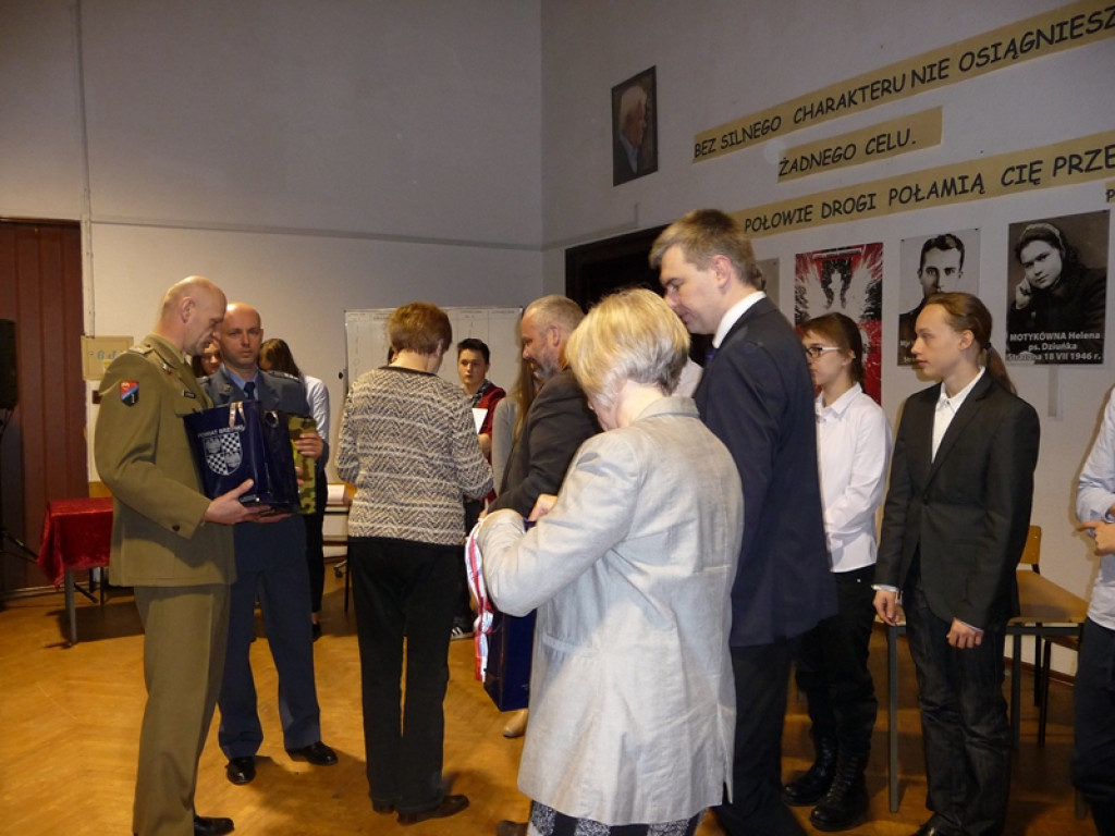 Młodzi patrioci w hołdzie Żołnierzom Wyklętym