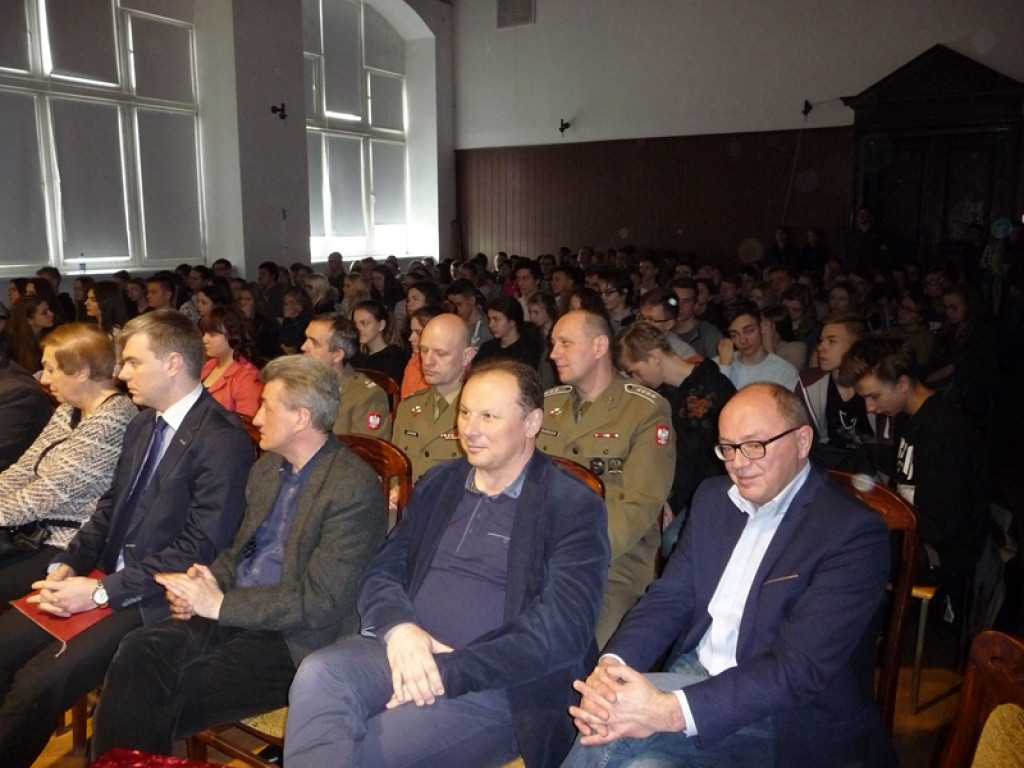 Młodzi patrioci w hołdzie Żołnierzom Wyklętym