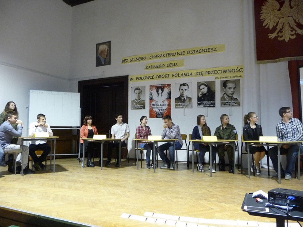 Młodzi patrioci w hołdzie Żołnierzom Wyklętym