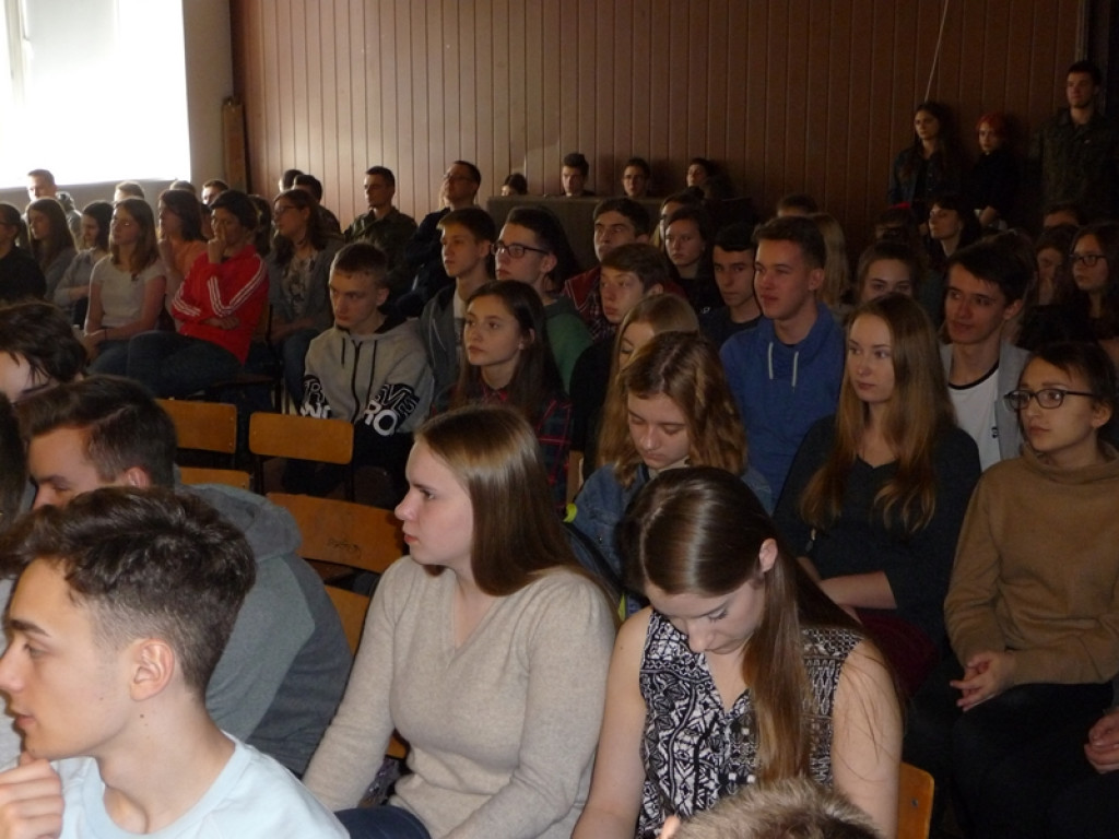 Młodzi patrioci w hołdzie Żołnierzom Wyklętym