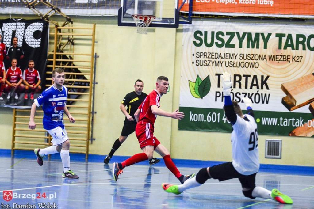 Porażka Gredaru w Komprachcicach. Skomplikowana sytuacja brzeżan [FOTORELACJA]