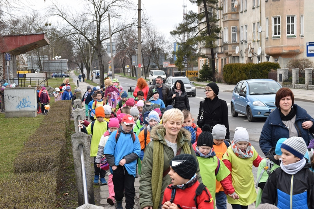 Przegonili zimę, powitali wiosnę! Ulicami Brzegu przeszedł 3. Integracyjny Marsz [ZDJĘCIA + VIDEO]