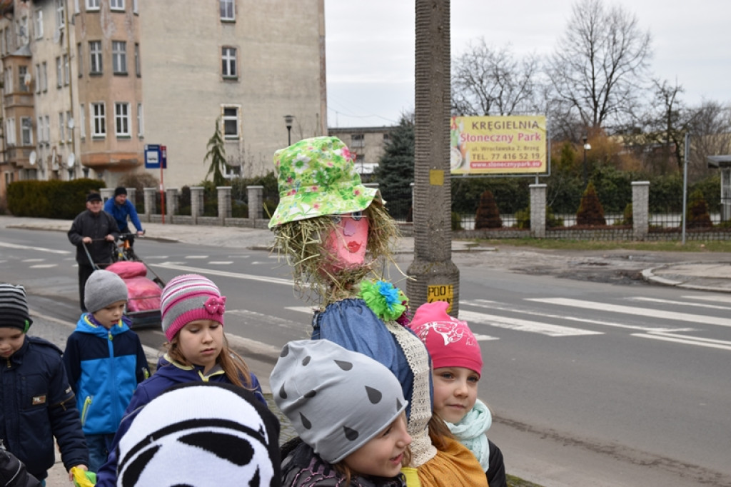 Przegonili zimę, powitali wiosnę! Ulicami Brzegu przeszedł 3. Integracyjny Marsz [ZDJĘCIA + VIDEO]