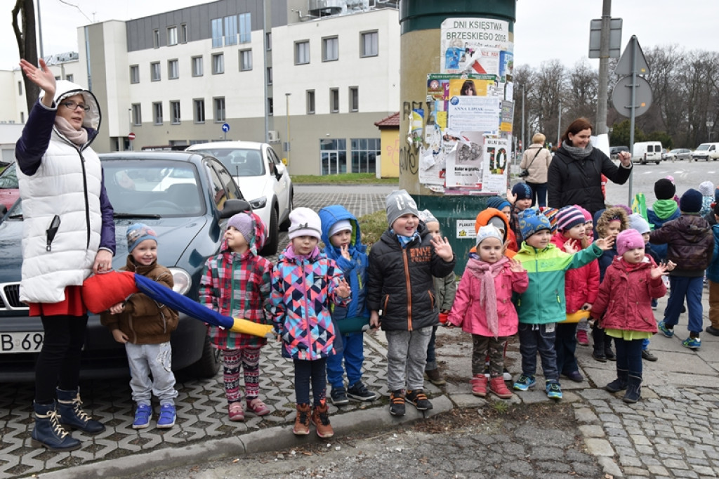 Przegonili zimę, powitali wiosnę! Ulicami Brzegu przeszedł 3. Integracyjny Marsz [ZDJĘCIA + VIDEO]