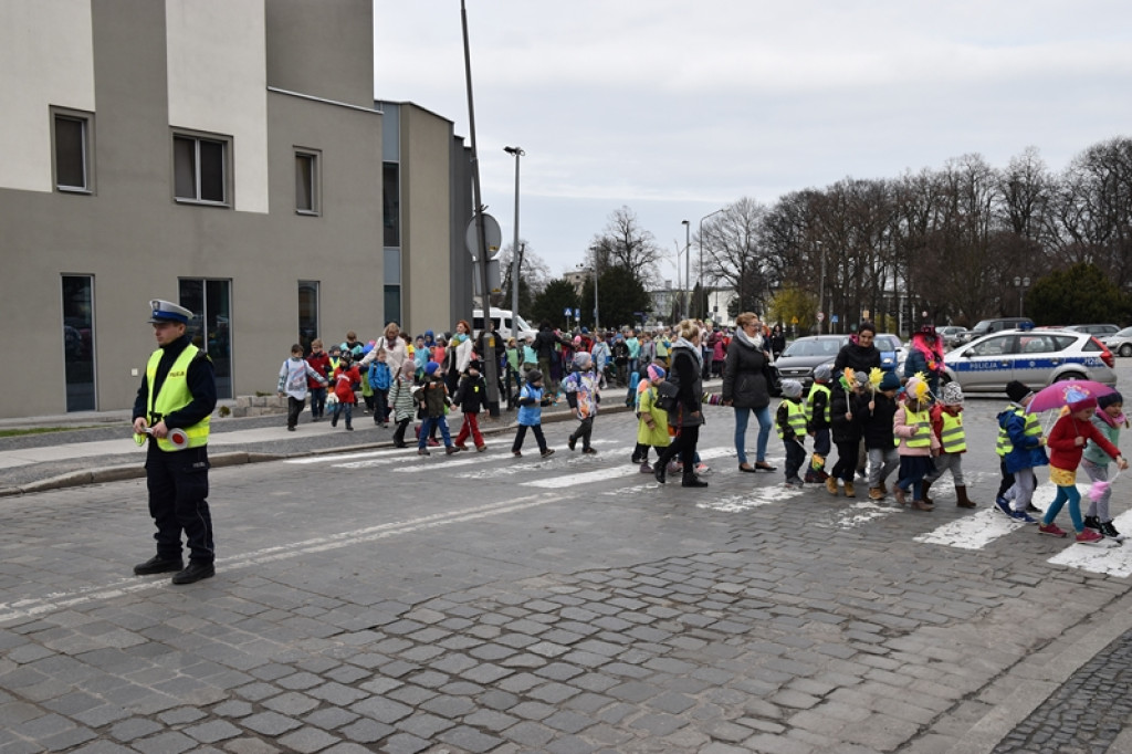 Przegonili zimę, powitali wiosnę! Ulicami Brzegu przeszedł 3. Integracyjny Marsz [ZDJĘCIA + VIDEO]