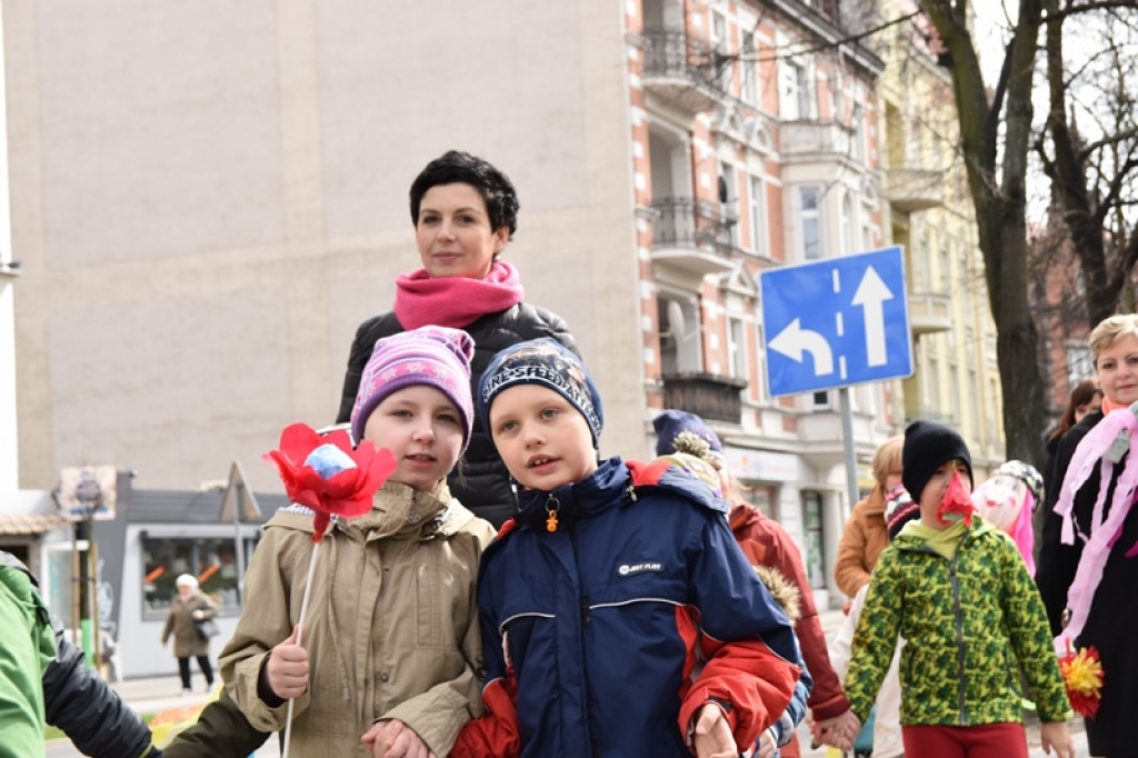 Przegonili zimę, powitali wiosnę! Ulicami Brzegu przeszedł 3. Integracyjny Marsz [ZDJĘCIA + VIDEO]