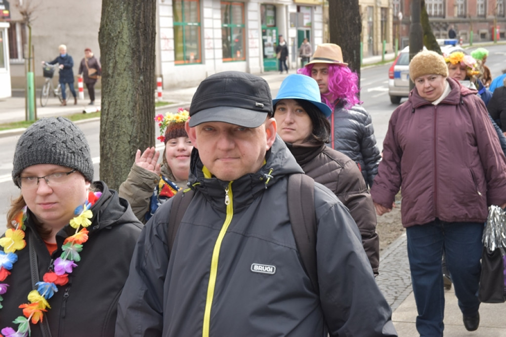 Przegonili zimę, powitali wiosnę! Ulicami Brzegu przeszedł 3. Integracyjny Marsz [ZDJĘCIA + VIDEO]