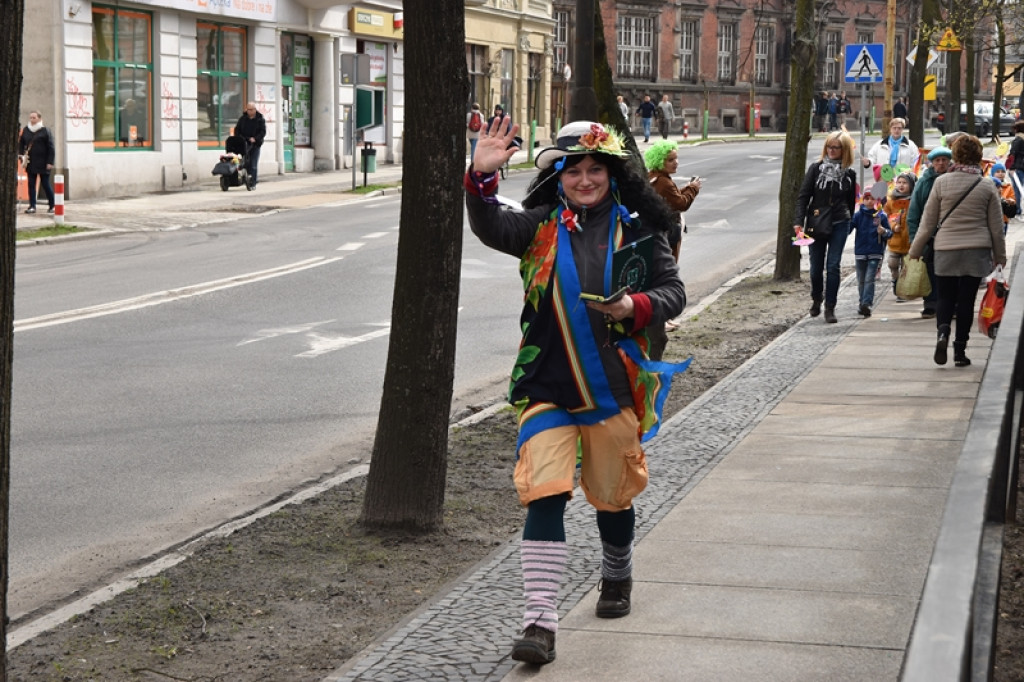 Przegonili zimę, powitali wiosnę! Ulicami Brzegu przeszedł 3. Integracyjny Marsz [ZDJĘCIA + VIDEO]