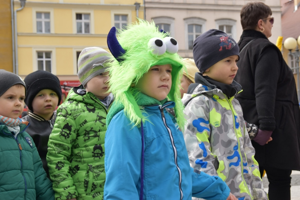 Przegonili zimę, powitali wiosnę! Ulicami Brzegu przeszedł 3. Integracyjny Marsz [ZDJĘCIA + VIDEO]