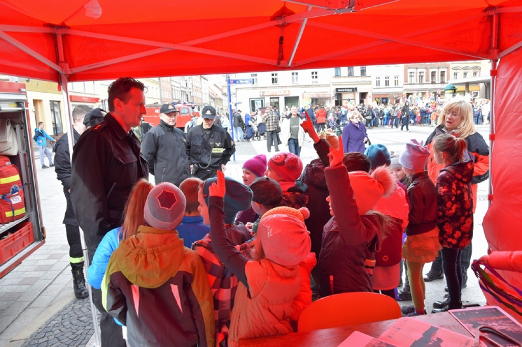 Przegonili zimę, powitali wiosnę! Ulicami Brzegu przeszedł 3. Integracyjny Marsz [ZDJĘCIA + VIDEO]