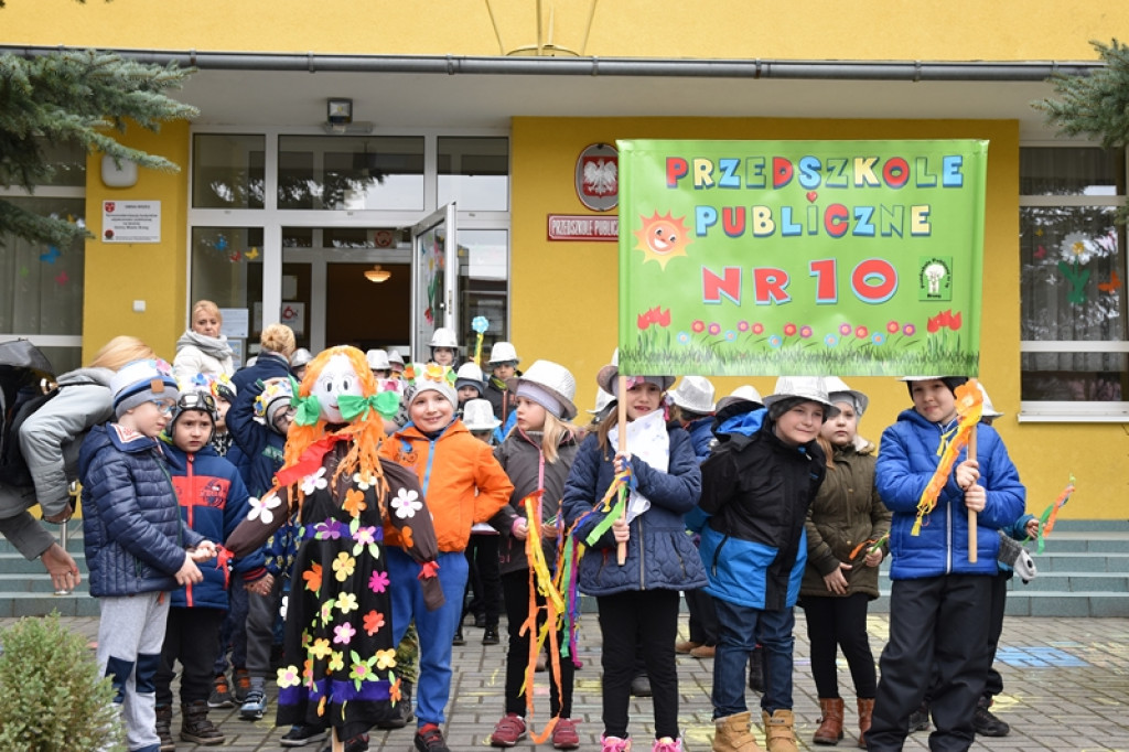 Przegonili zimę, powitali wiosnę! Ulicami Brzegu przeszedł 3. Integracyjny Marsz [ZDJĘCIA + VIDEO]