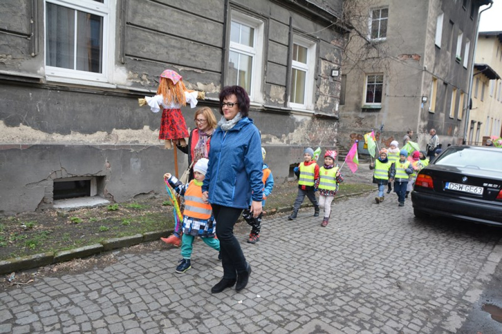 Przegonili zimę, powitali wiosnę! Ulicami Brzegu przeszedł 3. Integracyjny Marsz [ZDJĘCIA + VIDEO]