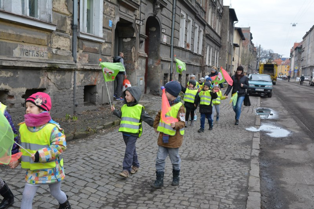 Przegonili zimę, powitali wiosnę! Ulicami Brzegu przeszedł 3. Integracyjny Marsz [ZDJĘCIA + VIDEO]