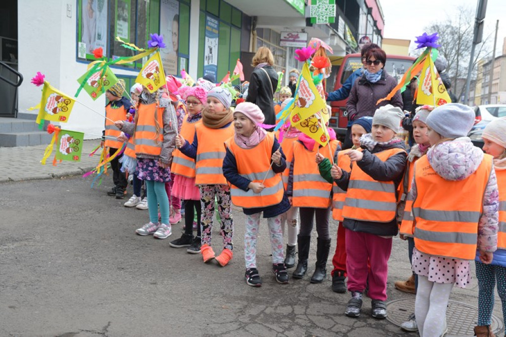 Przegonili zimę, powitali wiosnę! Ulicami Brzegu przeszedł 3. Integracyjny Marsz [ZDJĘCIA + VIDEO]