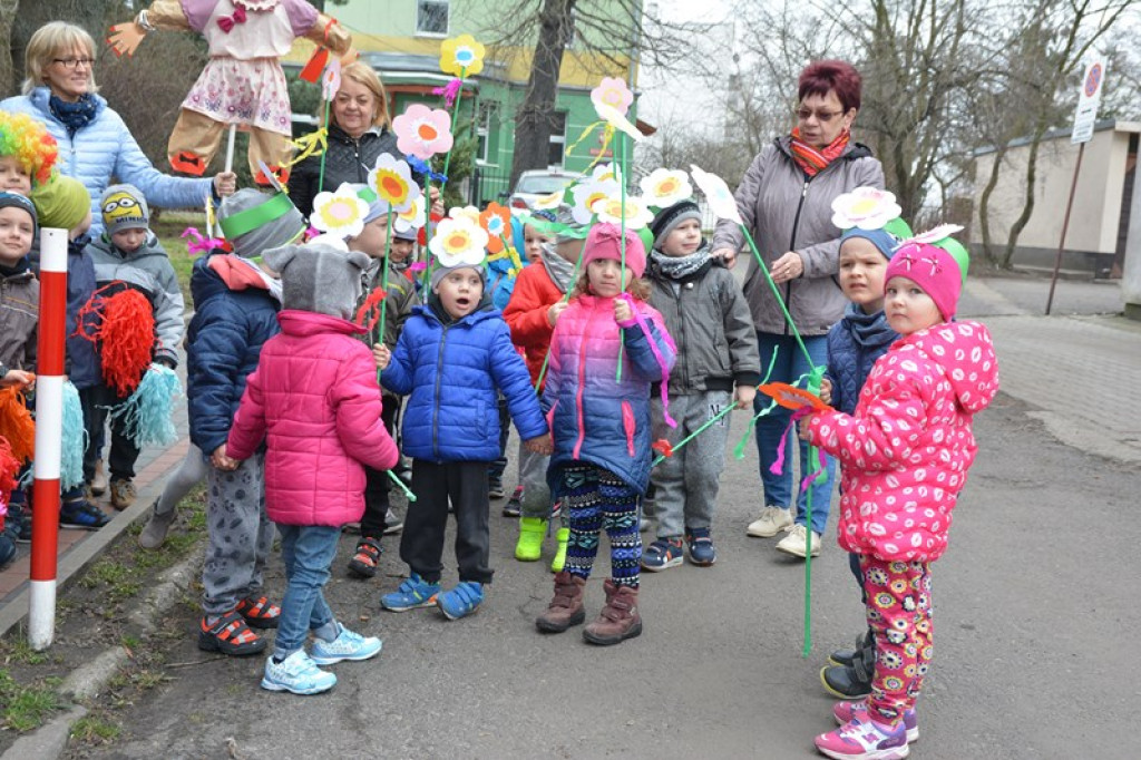 Przegonili zimę, powitali wiosnę! Ulicami Brzegu przeszedł 3. Integracyjny Marsz [ZDJĘCIA + VIDEO]