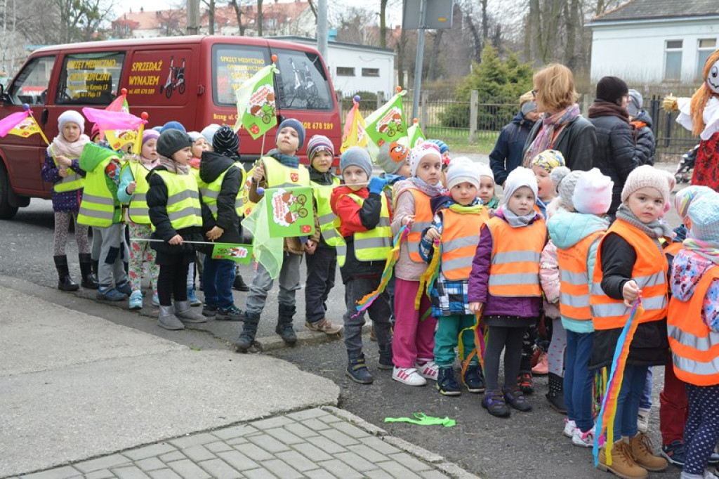 Przegonili zimę, powitali wiosnę! Ulicami Brzegu przeszedł 3. Integracyjny Marsz [ZDJĘCIA + VIDEO]