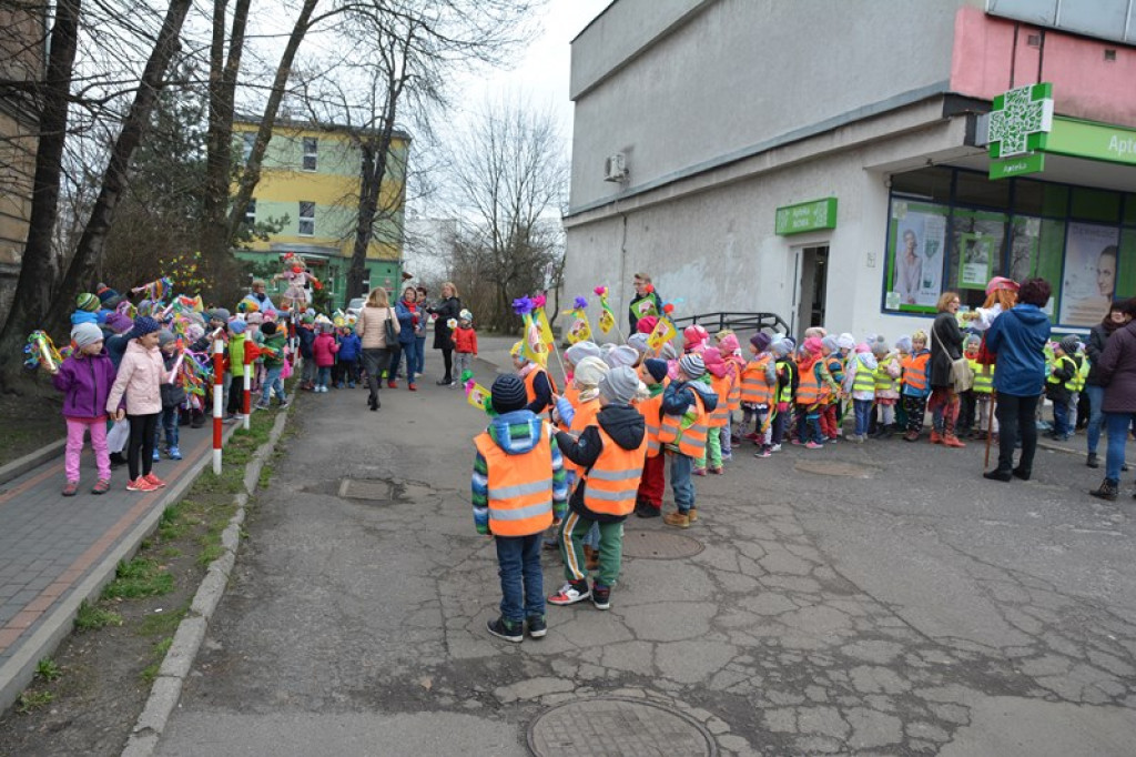 Przegonili zimę, powitali wiosnę! Ulicami Brzegu przeszedł 3. Integracyjny Marsz [ZDJĘCIA + VIDEO]