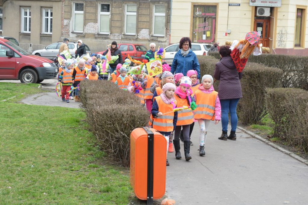 Przegonili zimę, powitali wiosnę! Ulicami Brzegu przeszedł 3. Integracyjny Marsz [ZDJĘCIA + VIDEO]