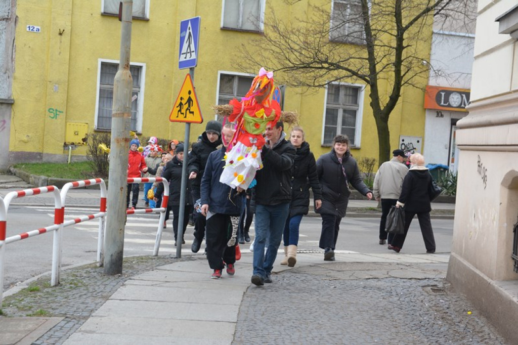 Przegonili zimę, powitali wiosnę! Ulicami Brzegu przeszedł 3. Integracyjny Marsz [ZDJĘCIA + VIDEO]