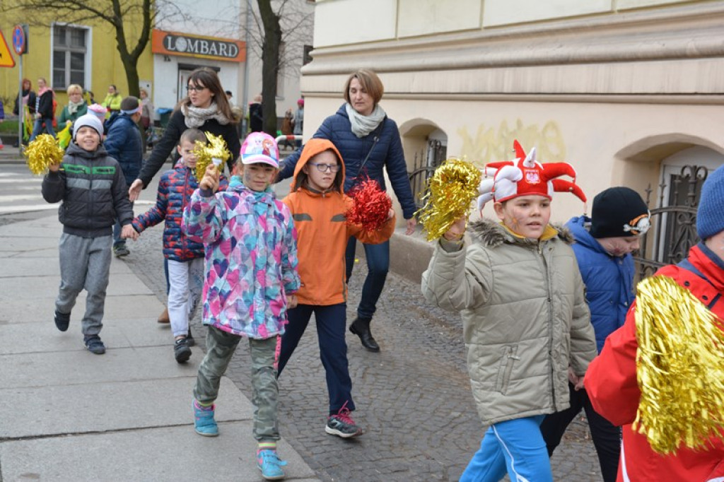 Przegonili zimę, powitali wiosnę! Ulicami Brzegu przeszedł 3. Integracyjny Marsz [ZDJĘCIA + VIDEO]