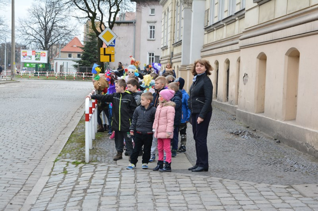 Przegonili zimę, powitali wiosnę! Ulicami Brzegu przeszedł 3. Integracyjny Marsz [ZDJĘCIA + VIDEO]