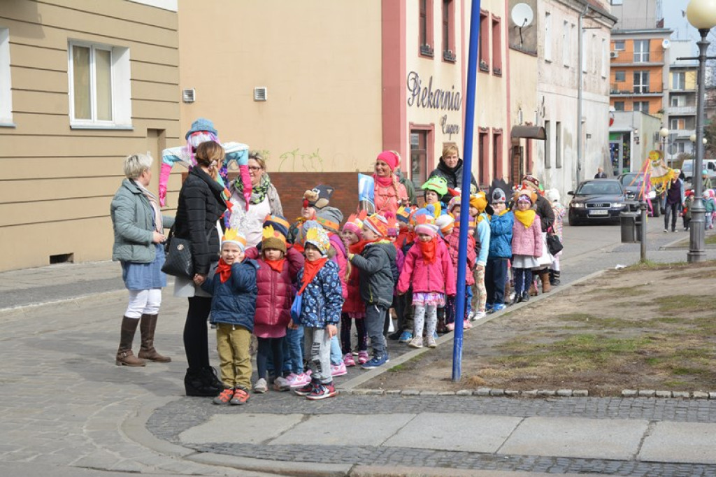 Przegonili zimę, powitali wiosnę! Ulicami Brzegu przeszedł 3. Integracyjny Marsz [ZDJĘCIA + VIDEO]