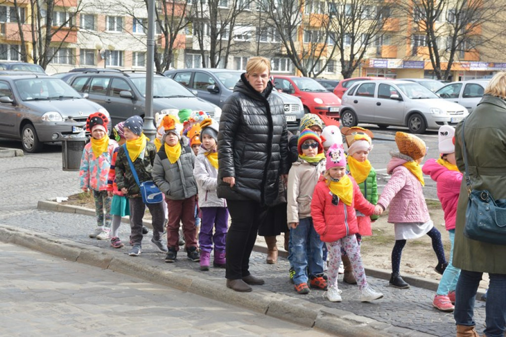 Przegonili zimę, powitali wiosnę! Ulicami Brzegu przeszedł 3. Integracyjny Marsz [ZDJĘCIA + VIDEO]