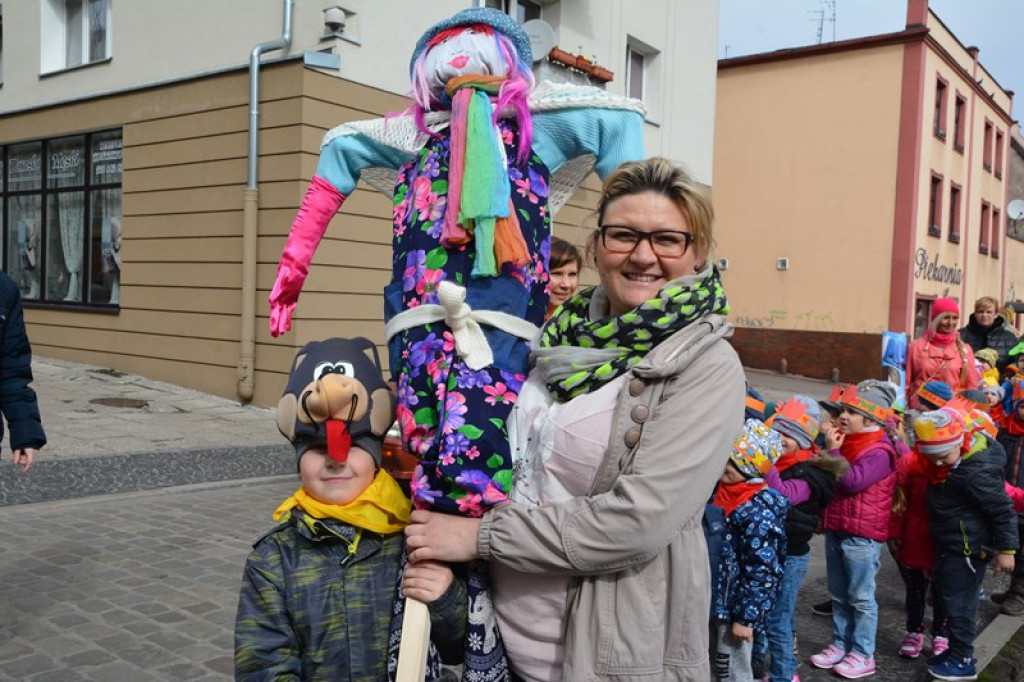 Przegonili zimę, powitali wiosnę! Ulicami Brzegu przeszedł 3. Integracyjny Marsz [ZDJĘCIA + VIDEO]