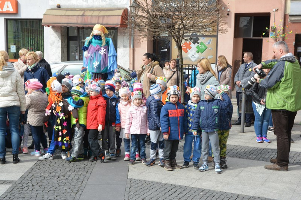 Przegonili zimę, powitali wiosnę! Ulicami Brzegu przeszedł 3. Integracyjny Marsz [ZDJĘCIA + VIDEO]