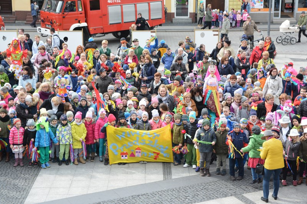 Przegonili zimę, powitali wiosnę! Ulicami Brzegu przeszedł 3. Integracyjny Marsz [ZDJĘCIA + VIDEO]
