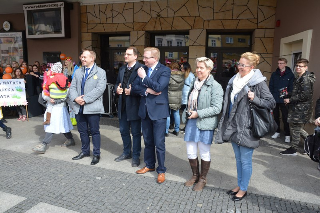 Przegonili zimę, powitali wiosnę! Ulicami Brzegu przeszedł 3. Integracyjny Marsz [ZDJĘCIA + VIDEO]