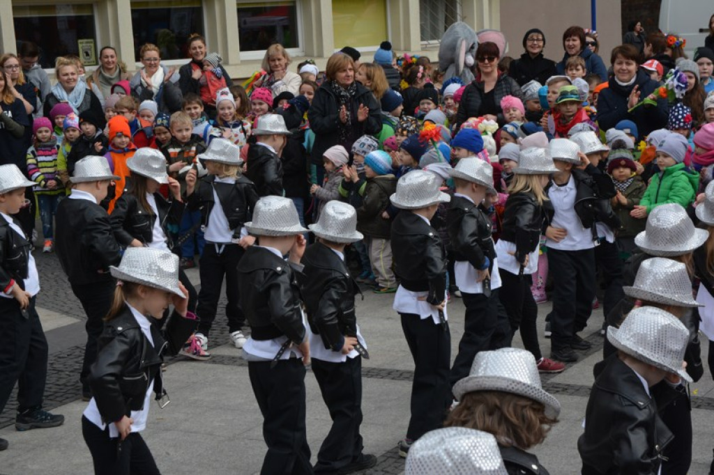 Przegonili zimę, powitali wiosnę! Ulicami Brzegu przeszedł 3. Integracyjny Marsz [ZDJĘCIA + VIDEO]