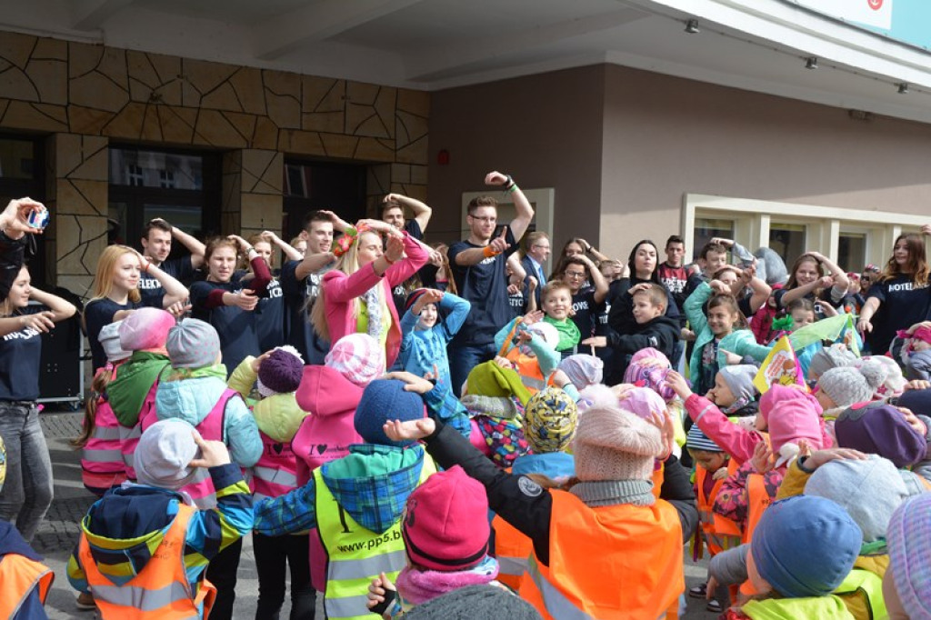 Przegonili zimę, powitali wiosnę! Ulicami Brzegu przeszedł 3. Integracyjny Marsz [ZDJĘCIA + VIDEO]