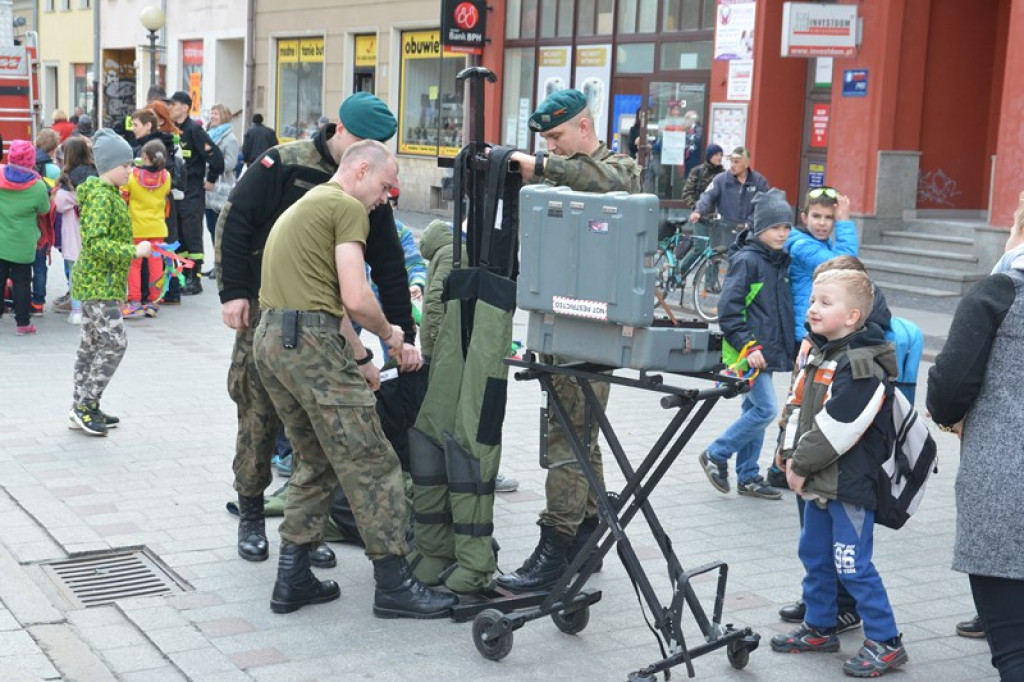 Przegonili zimę, powitali wiosnę! Ulicami Brzegu przeszedł 3. Integracyjny Marsz [ZDJĘCIA + VIDEO]
