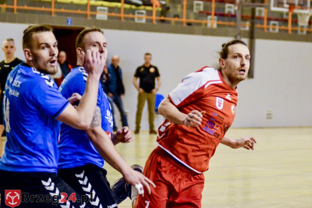 Olimp Grodków przegrał z liderem