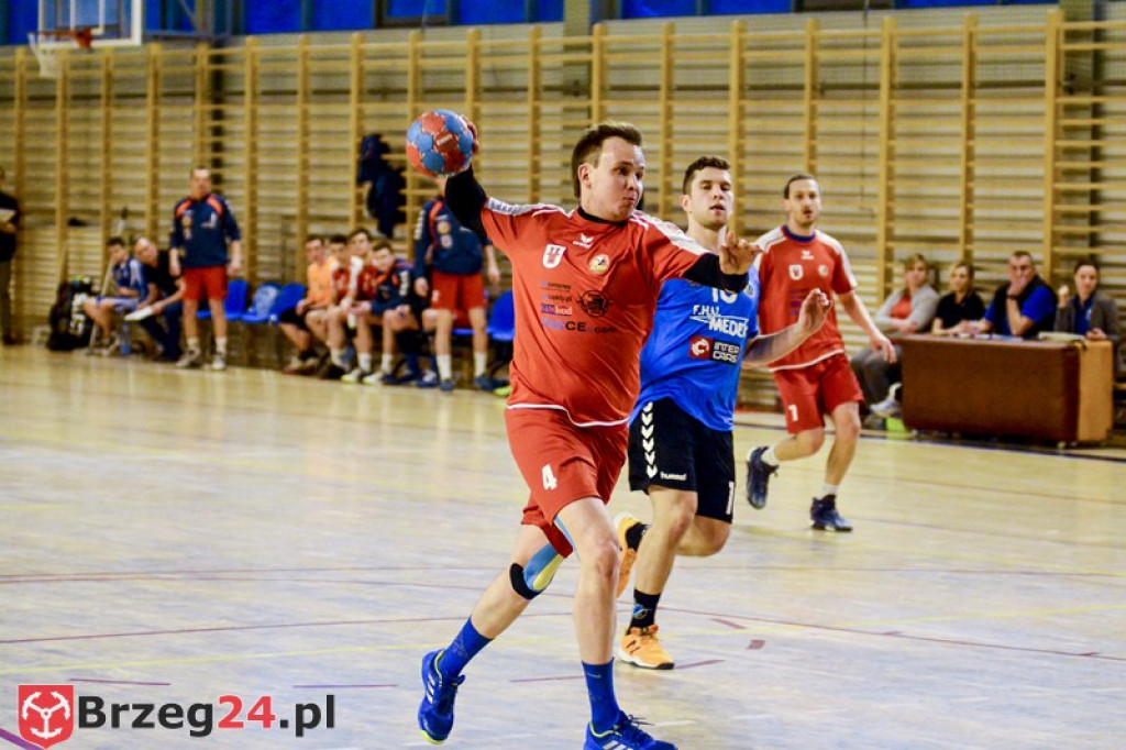 Olimp Grodków przegrał z liderem