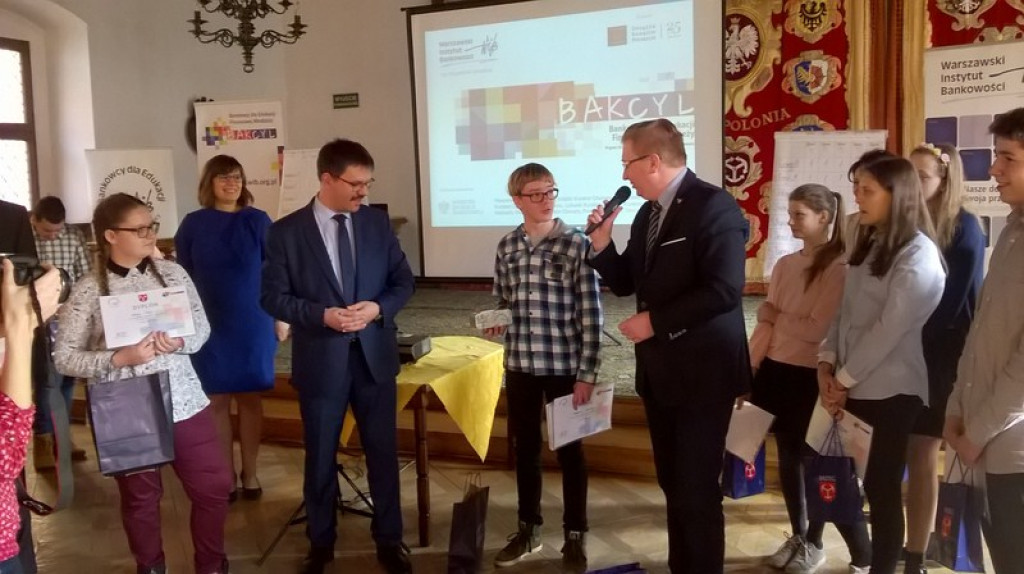 Jak uczniowie Publicznego Gimnazjum nr 4 połknęli BAKCYLA