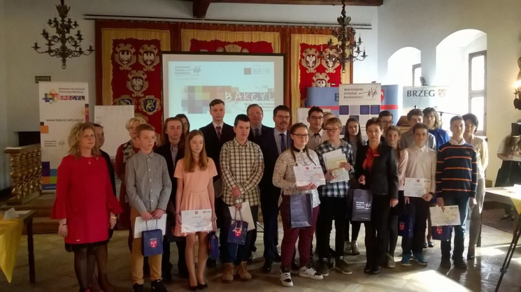 Jak uczniowie Publicznego Gimnazjum nr 4 połknęli BAKCYLA