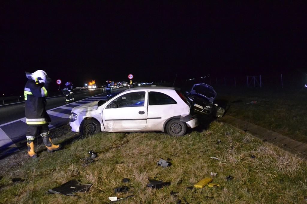 Zatrzymał się na autostradzie, aby udzielić pomocy poszkodowanemu i stał się uczestnikiem kolizji