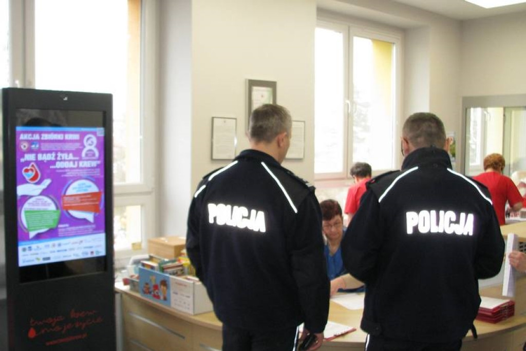 SpoKREWnieni służbą. Policjanci i strażacy z Brzegu oddali krew