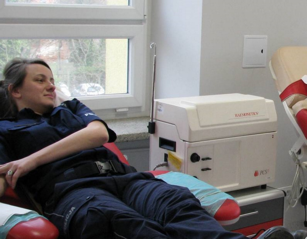 SpoKREWnieni służbą. Policjanci i strażacy z Brzegu oddali krew