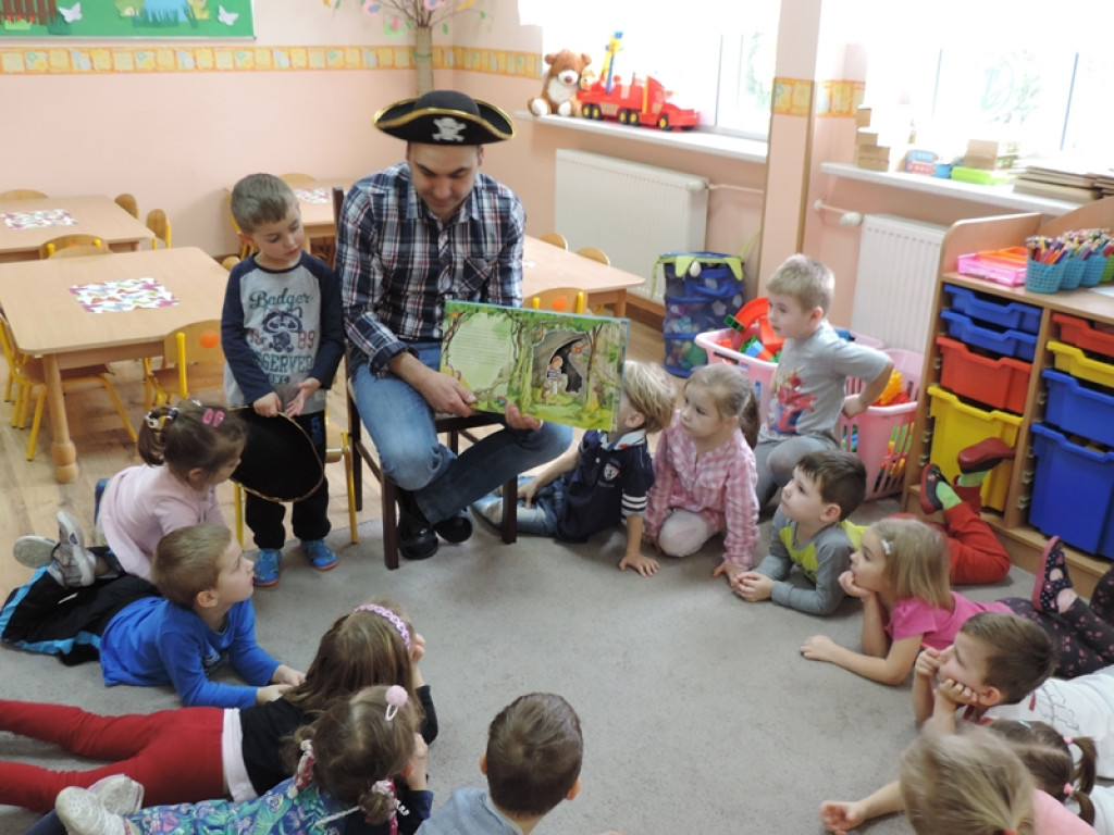 Rodzice w Przedszkolu Publicznym nr 3 czytają przedszkolakom