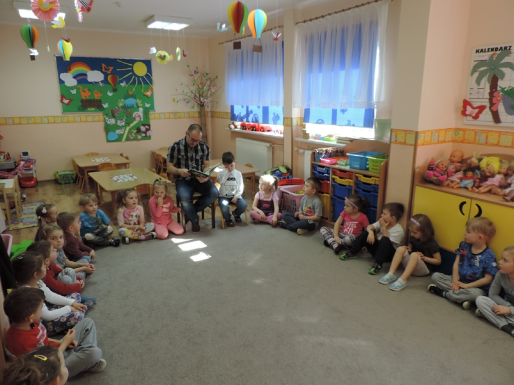 Rodzice w Przedszkolu Publicznym nr 3 czytają przedszkolakom