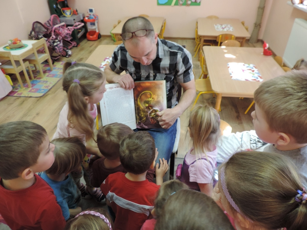 Rodzice w Przedszkolu Publicznym nr 3 czytają przedszkolakom