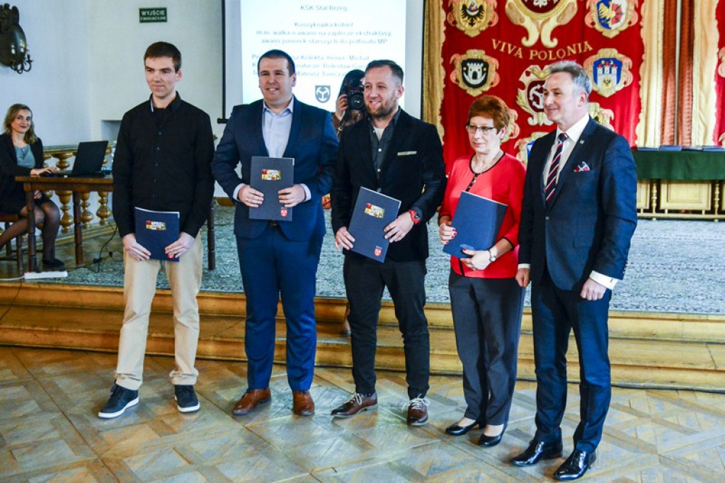 Ceremonia wręczenia nagród dla najlepszych sportowców, trenerów i działaczy za rok 2016 [FOTORELACJA]