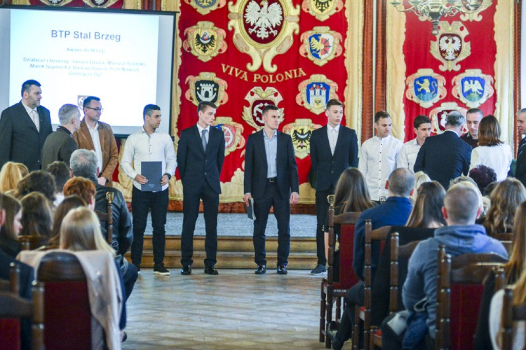 Ceremonia wręczenia nagród dla najlepszych sportowców, trenerów i działaczy za rok 2016 [FOTORELACJA]