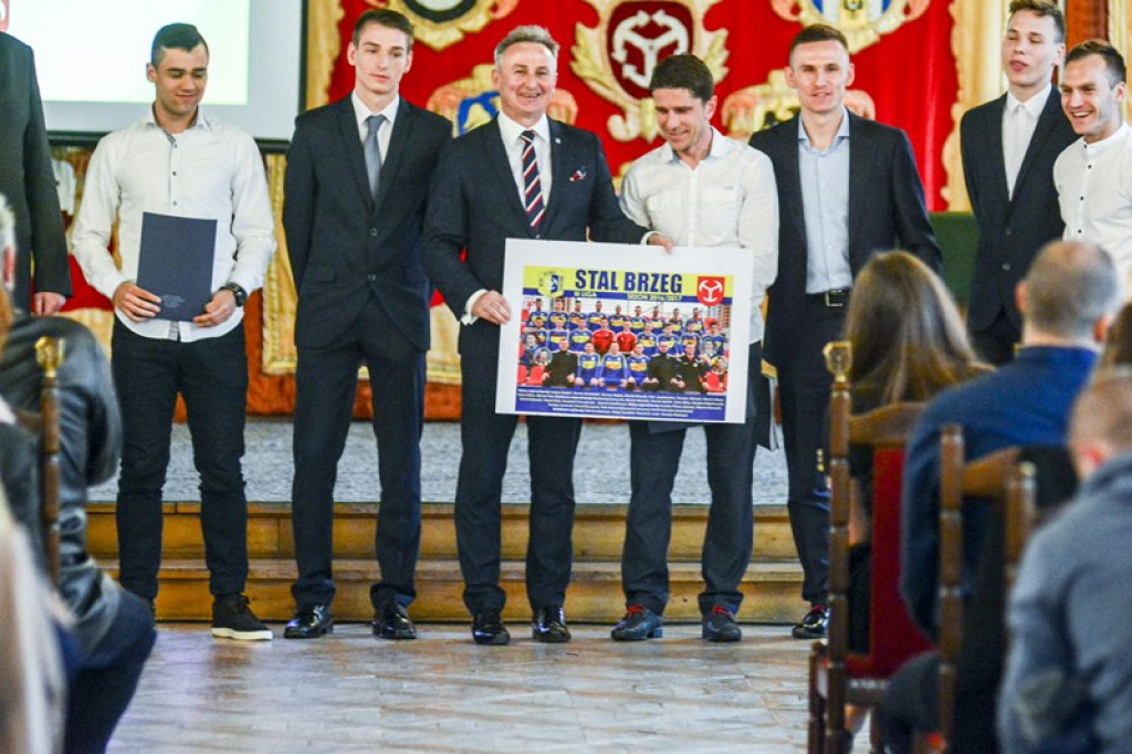 Ceremonia wręczenia nagród dla najlepszych sportowców, trenerów i działaczy za rok 2016 [FOTORELACJA]