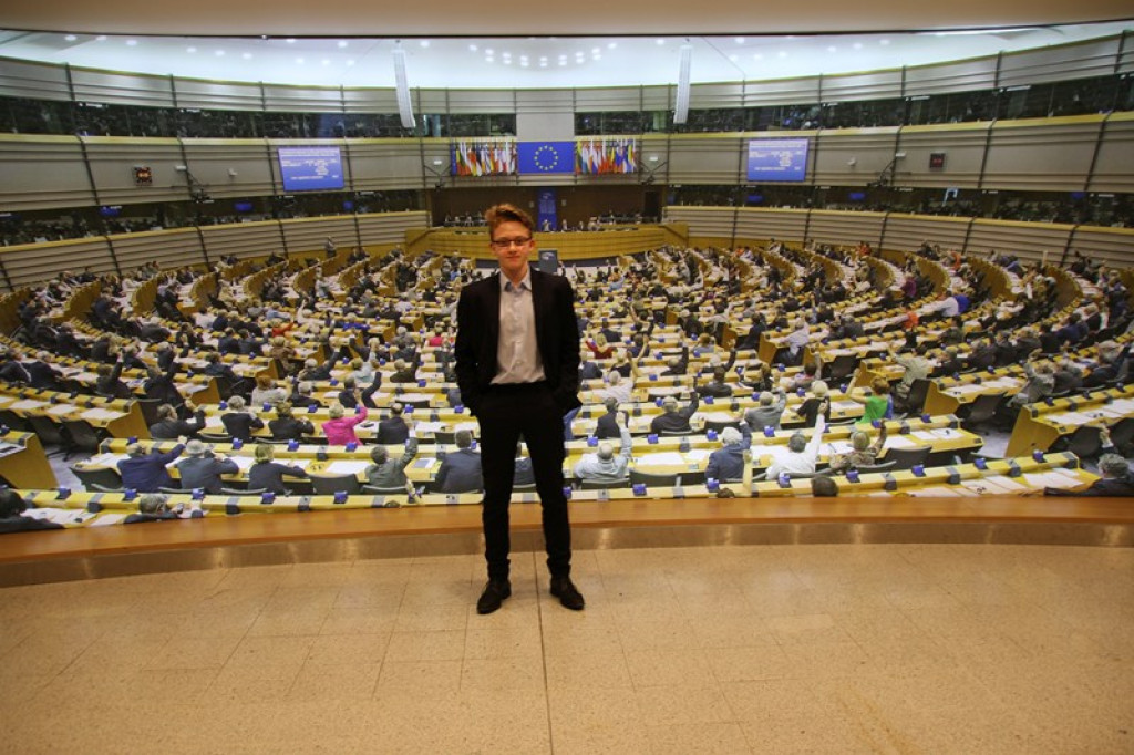 Bruksela robi wrażenie. Uczeń GP 2 w Grodkowie Kajetan Kowal w stolicy Europy